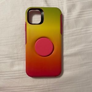 Otterbox with popsocket